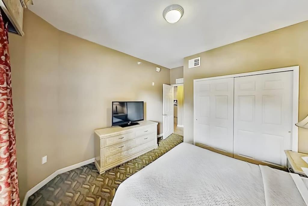 Entire Rental 3-Br Minutes From Disney X8 Hot Tub Apartment 2204 オーランド エクステリア 写真
